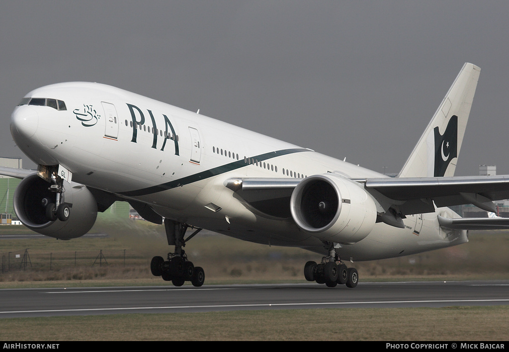 Aircraft Photo of AP-BGL | Boeing 777-240/ER | Pakistan International Airlines - PIA | AirHistory.net #38909