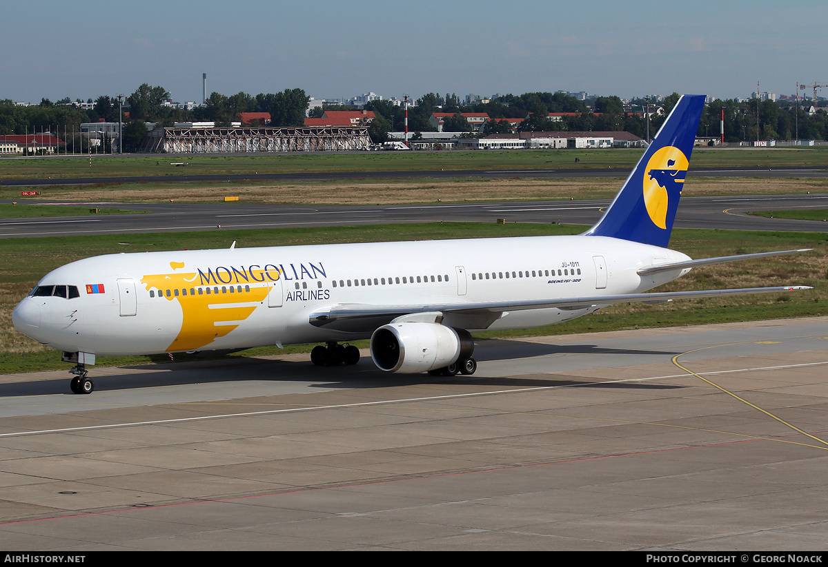 Aircraft Photo of JU-1011 | Boeing 767-3W0/ER | MIAT Mongolian Airlines | AirHistory.net #39043