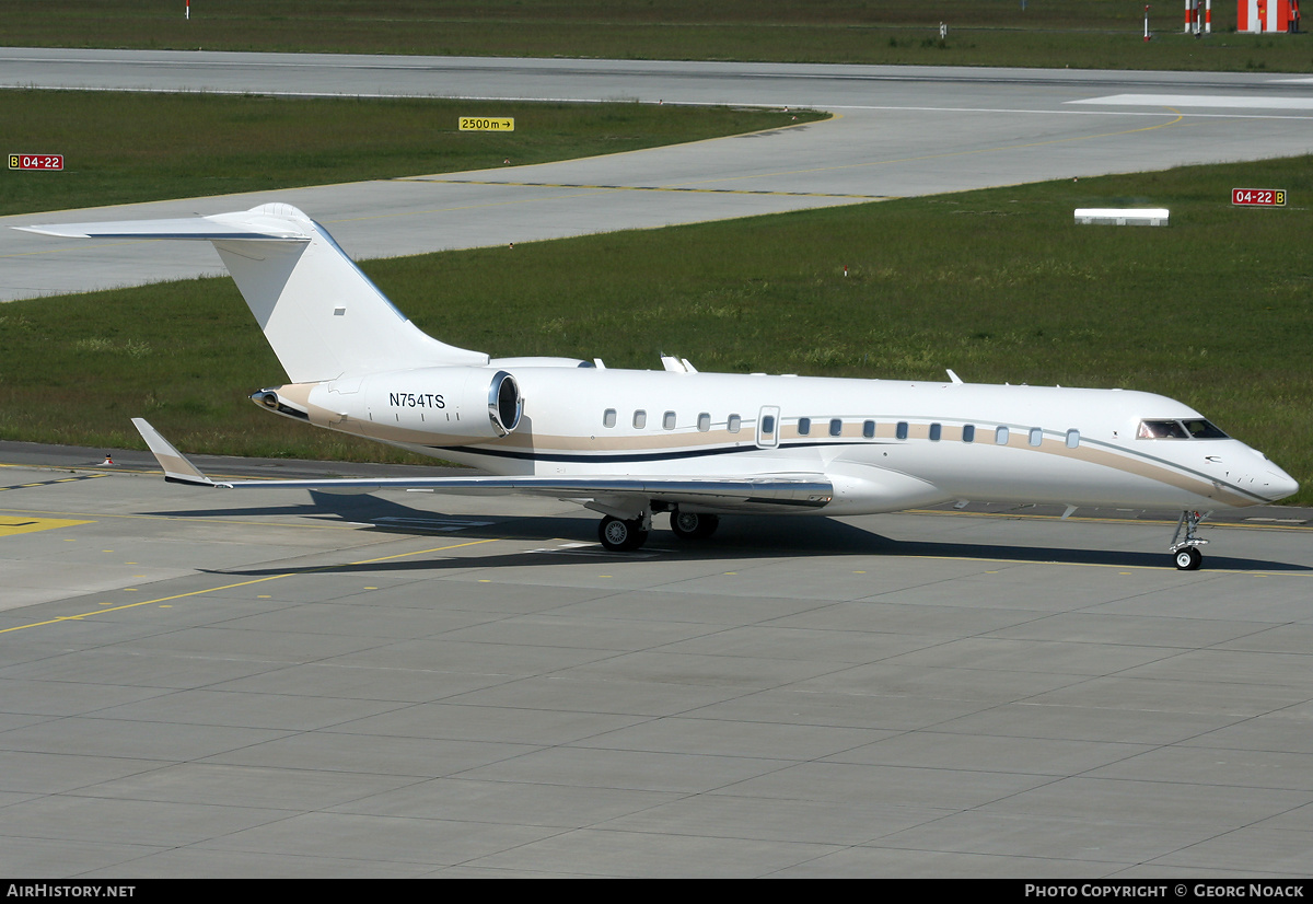 Aircraft Photo of N754TS | Bombardier Global Express XRS (BD-700-1A10) | AirHistory.net #39607