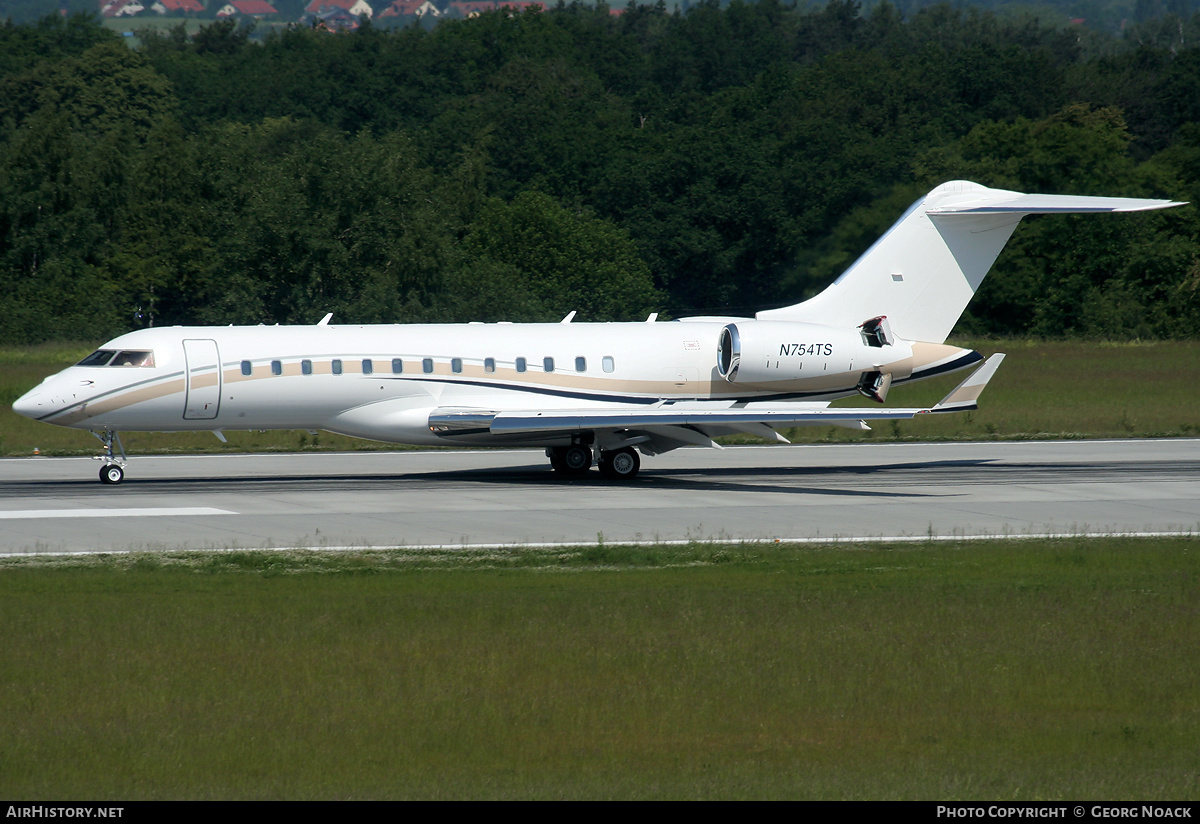 Aircraft Photo of N754TS | Bombardier Global Express XRS (BD-700-1A10) | AirHistory.net #39608