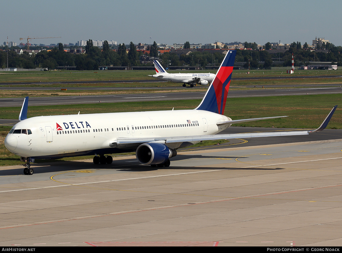 Aircraft Photo of N1607B | Boeing 767-332/ER | Delta Air Lines | AirHistory.net #39636