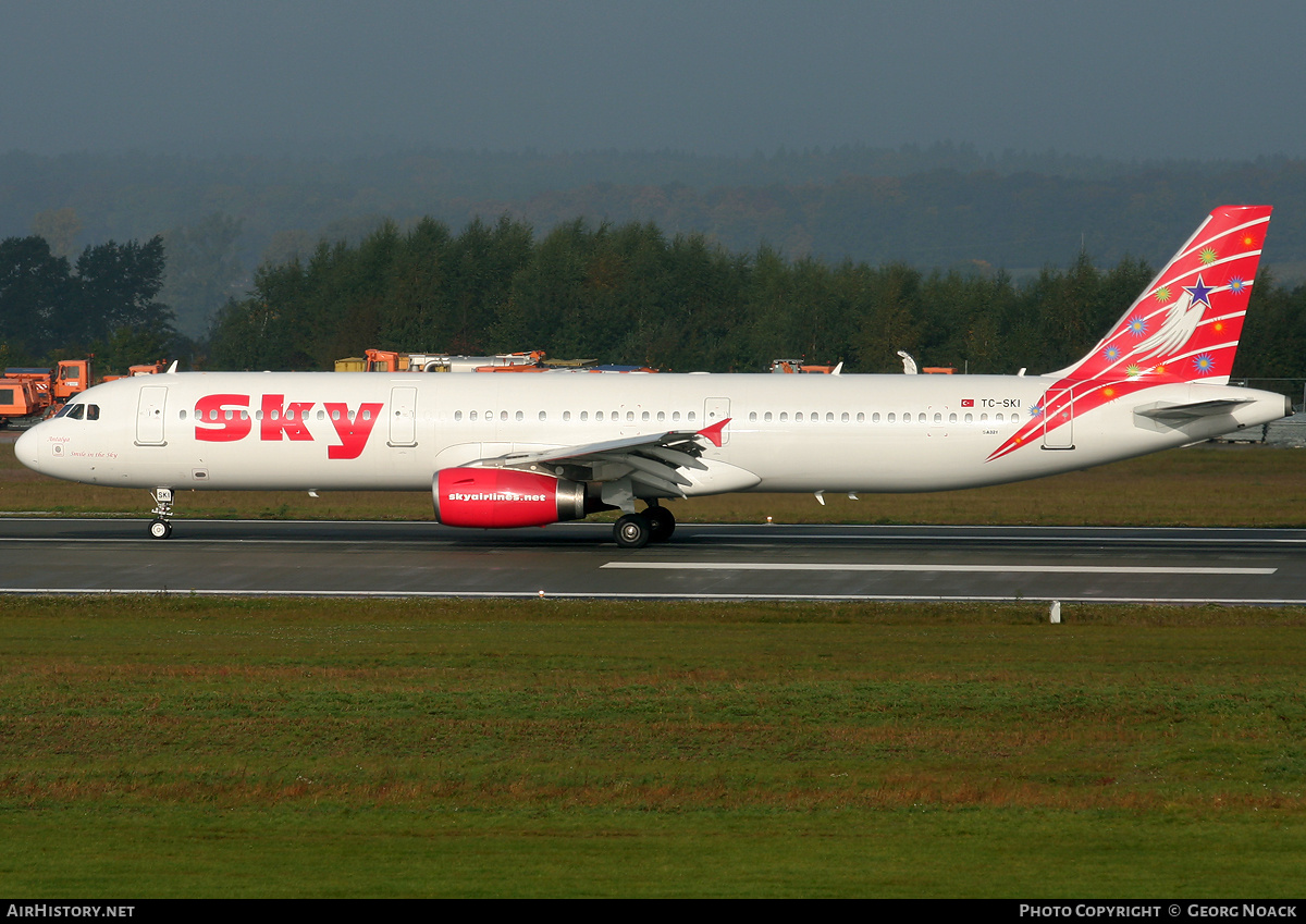 Aircraft Photo of TC-SKI | Airbus A321-131 | Sky Airlines | AirHistory.net #40530