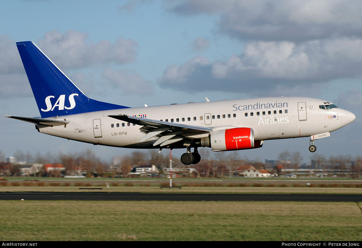 Aircraft Photo of LN-RPW | Boeing 737-683 | Scandinavian Airlines - SAS | AirHistory.net #40544