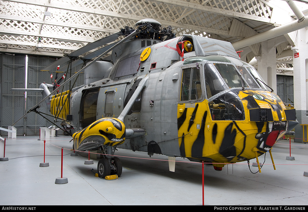 Aircraft Photo of XV712 | Westland WS-61 Sea King HAS6 | UK - Navy | AirHistory.net #41008