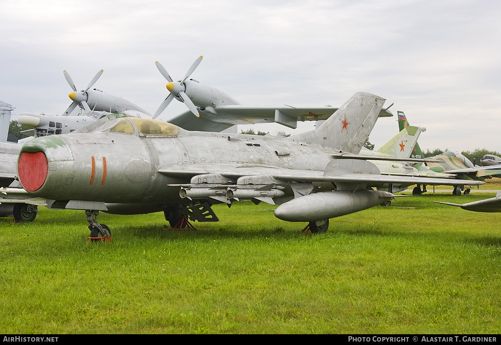 Aircraft Photo of 11 red | Mikoyan-Gurevich MiG-19PM | Russia - Air Force | AirHistory.net #41326