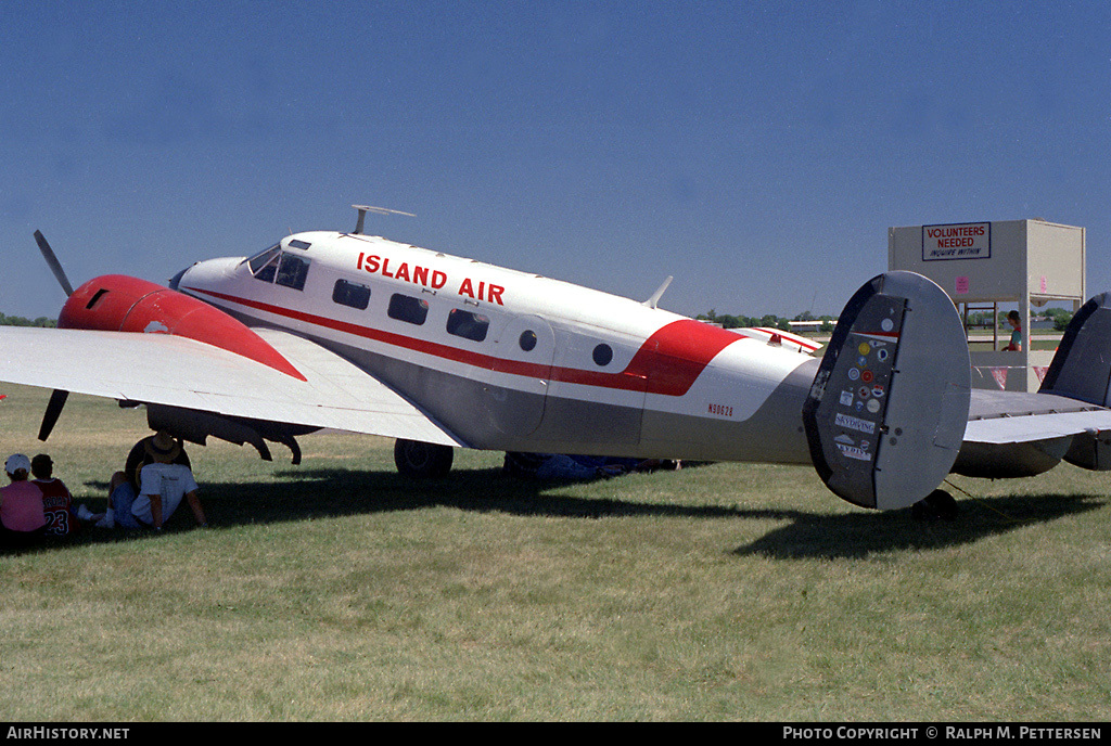 Aircraft Photo of N90628 | Beech D18S | Island Air | AirHistory.net #41979