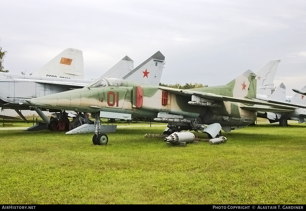 Aircraft Photo of 01 red | Mikoyan-Gurevich MiG-27D | Russia - Air Force | AirHistory.net #42043