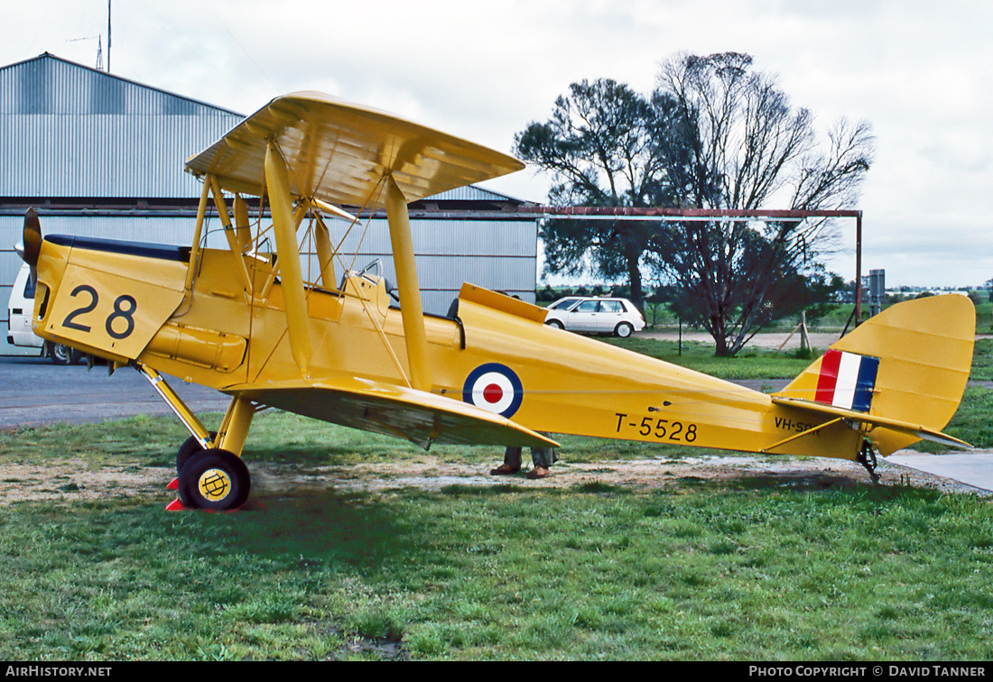 Aircraft Photo of VH-SDR / T-5528 | De Havilland D.H. 82A Tiger Moth | Australia - Air Force | AirHistory.net #42127