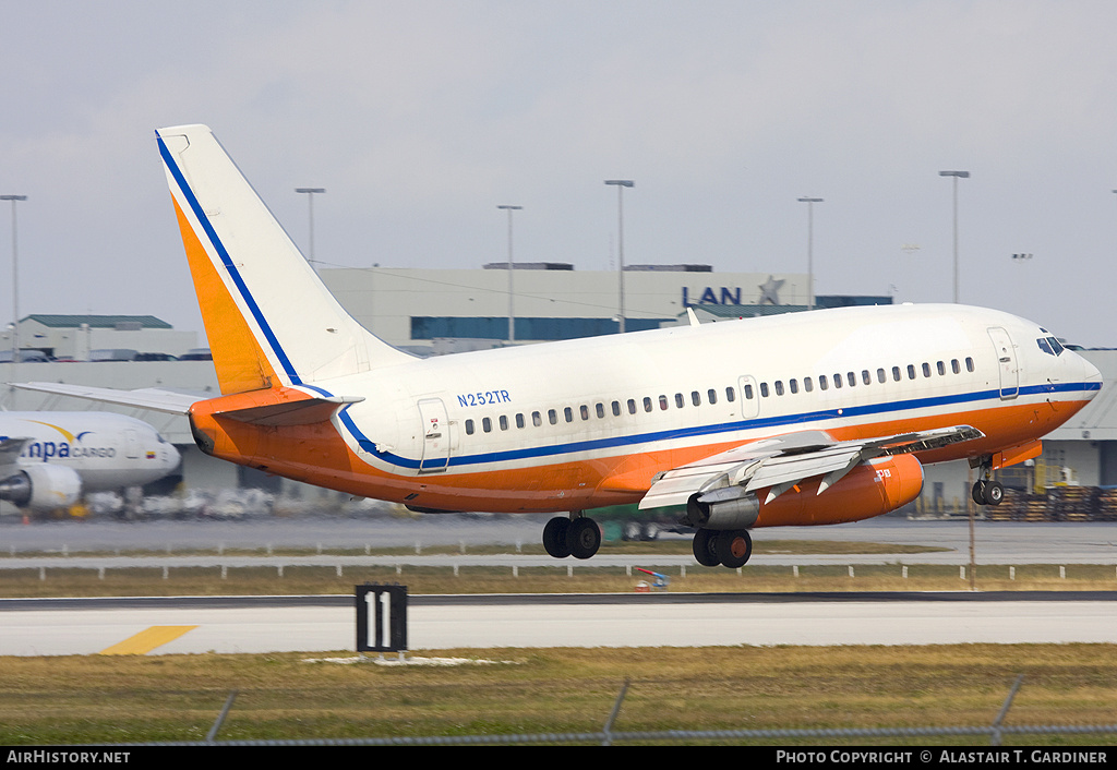 Aircraft Photo of N252TR | Boeing 737-228/Adv | AirHistory.net #42333