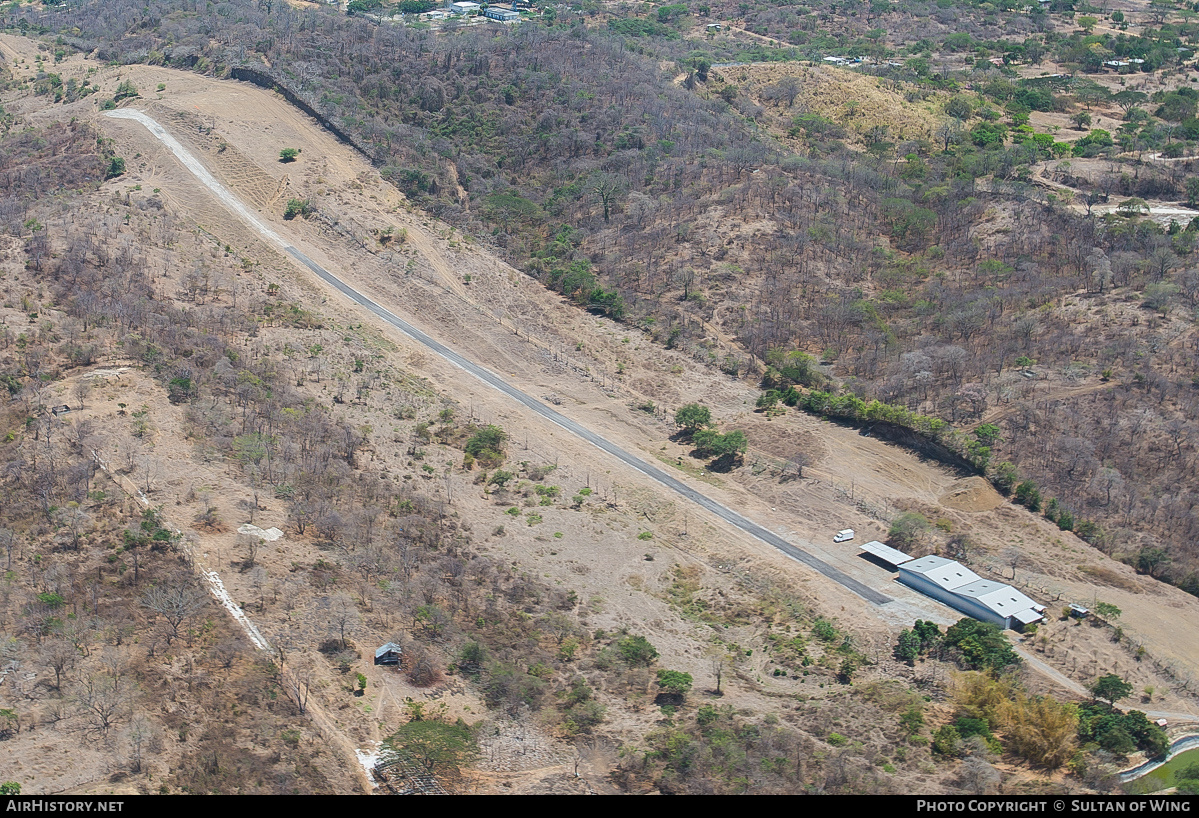 Airport photo of Loma Alta (SELD) in Ecuador | AirHistory.net #42408