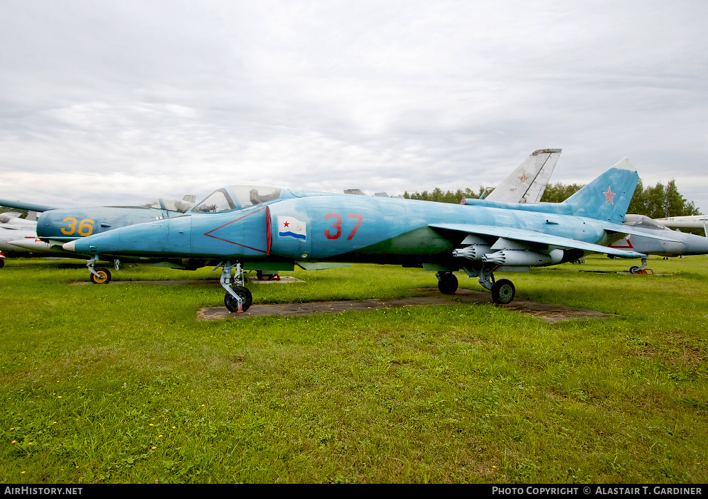 Aircraft Photo of 37 red | Yakovlev Yak-38M | Russia - Navy | AirHistory.net #42487
