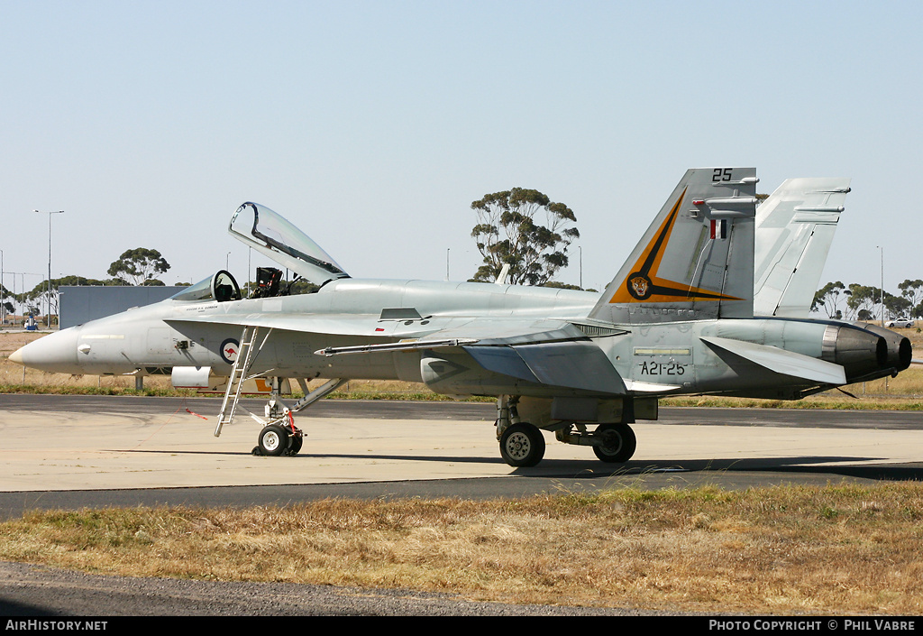 Aircraft Photo of A21-25 | McDonnell Douglas F/A-18A Hornet | Australia - Air Force | AirHistory.net #43150