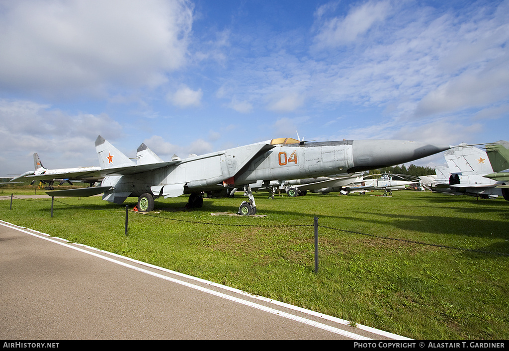 Aircraft Photo of 04 red | Mikoyan-Gurevich MiG-25PD | Russia - Air Force | AirHistory.net #43418