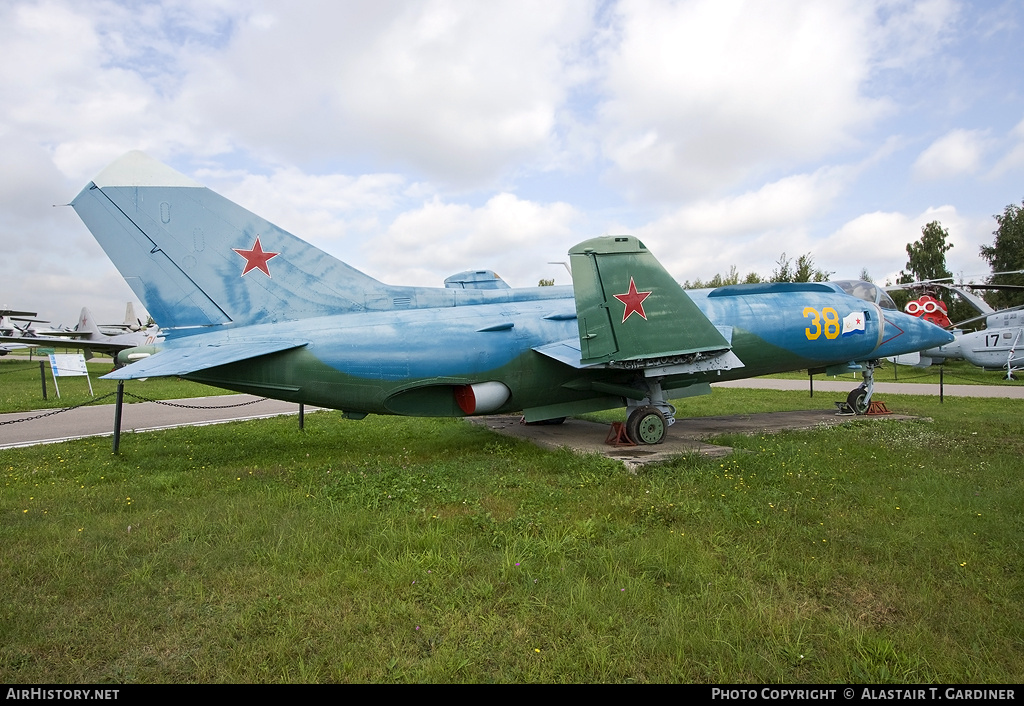 Aircraft Photo of 38 yellow | Yakovlev Yak-38 | Russia - Navy | AirHistory.net #43455