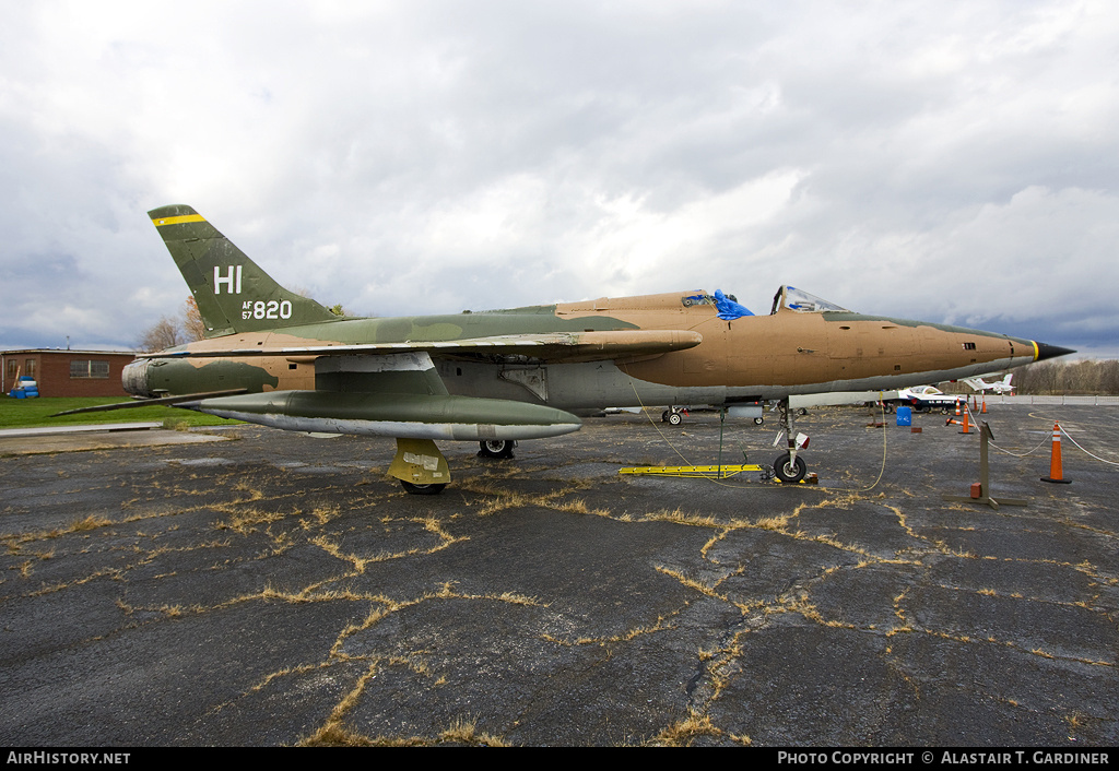 Aircraft Photo of 57-5820 / AF57-820 | Republic F-105B Thunderchief | USA - Air Force | AirHistory.net #43568