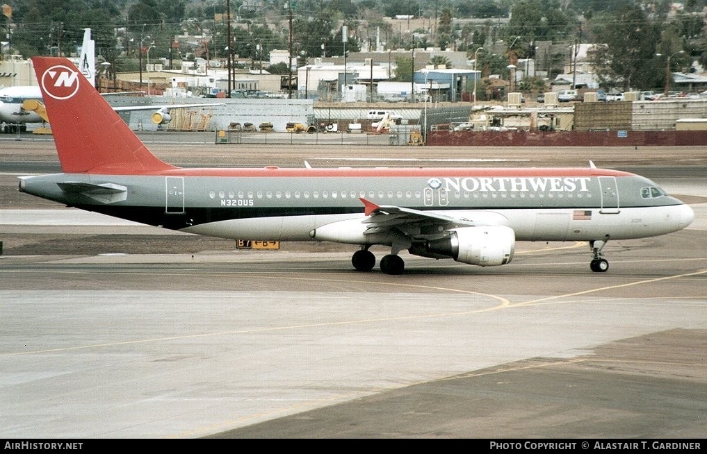 Aircraft Photo of N320US | Airbus A320-211 | Northwest Airlines | AirHistory.net #43582