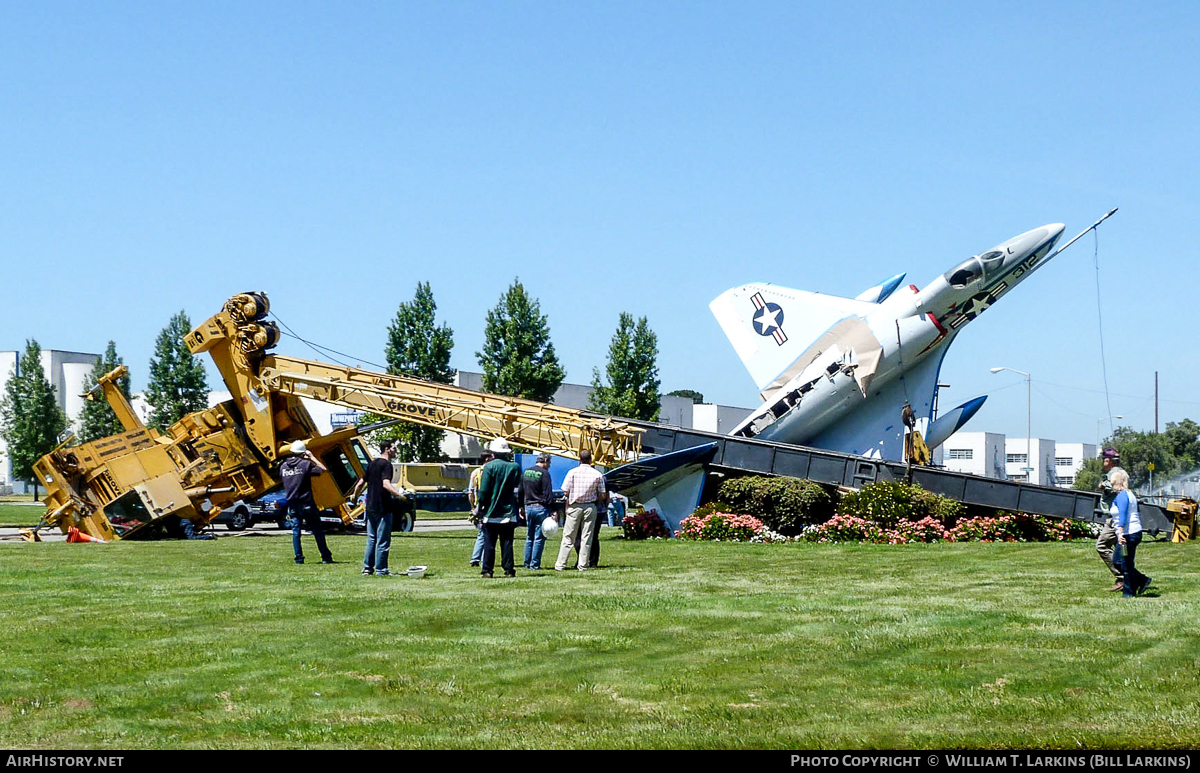 Aircraft Photo of 142200 / 2200 | Douglas A-4A Skyhawk (A4D-1) | USA - Navy | AirHistory.net #43893