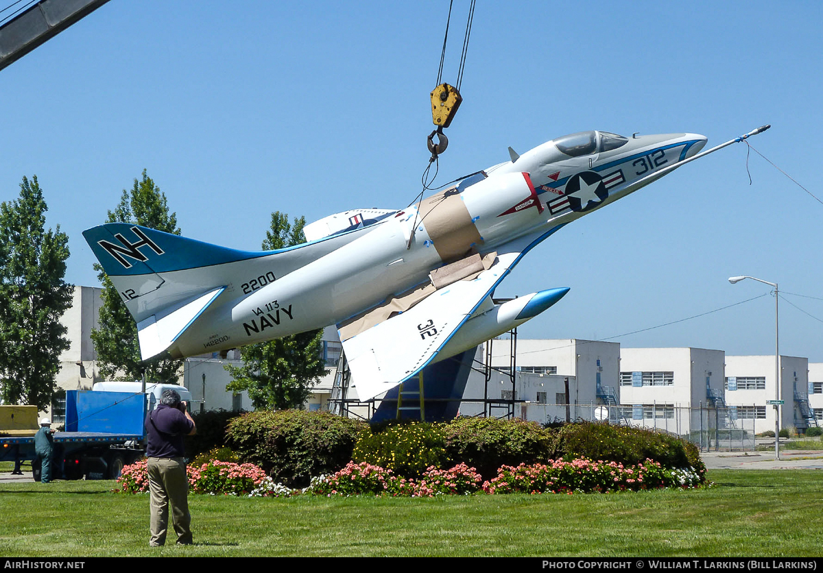 Aircraft Photo of 142200 / 2200 | Douglas A-4A Skyhawk (A4D-1) | USA - Navy | AirHistory.net #43894