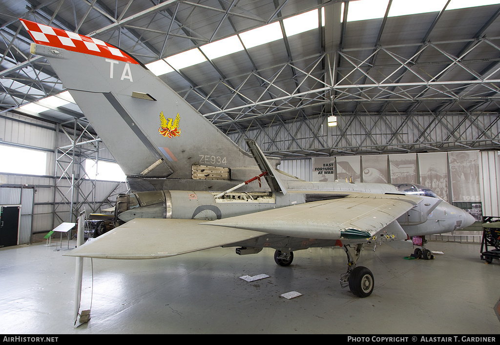 Aircraft Photo of ZE934 | Panavia Tornado F3 | UK - Air Force | AirHistory.net #44125