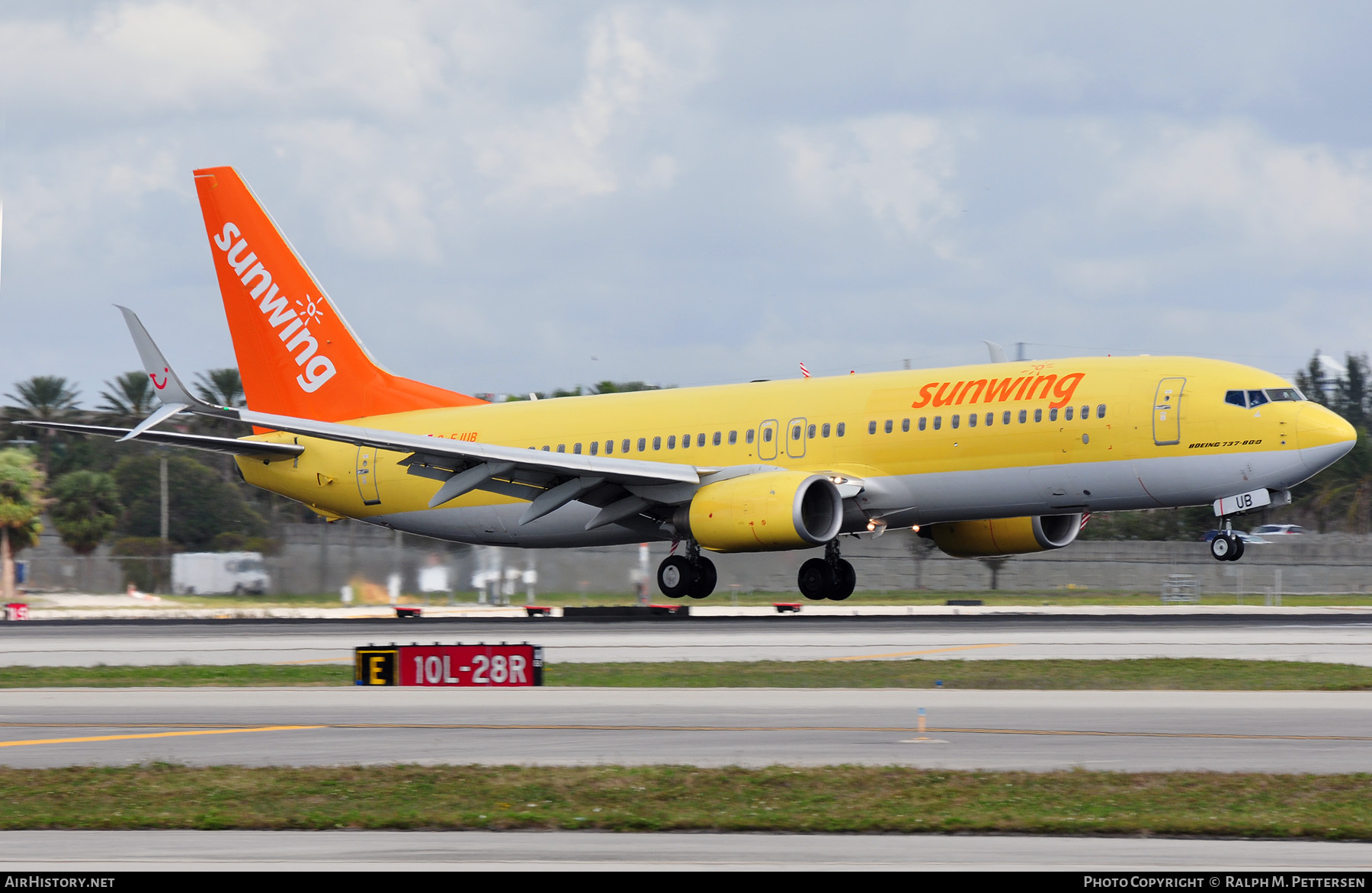 Aircraft Photo of C-FJUB | Boeing 737-8K5 | Sunwing Airlines | AirHistory.net #44273