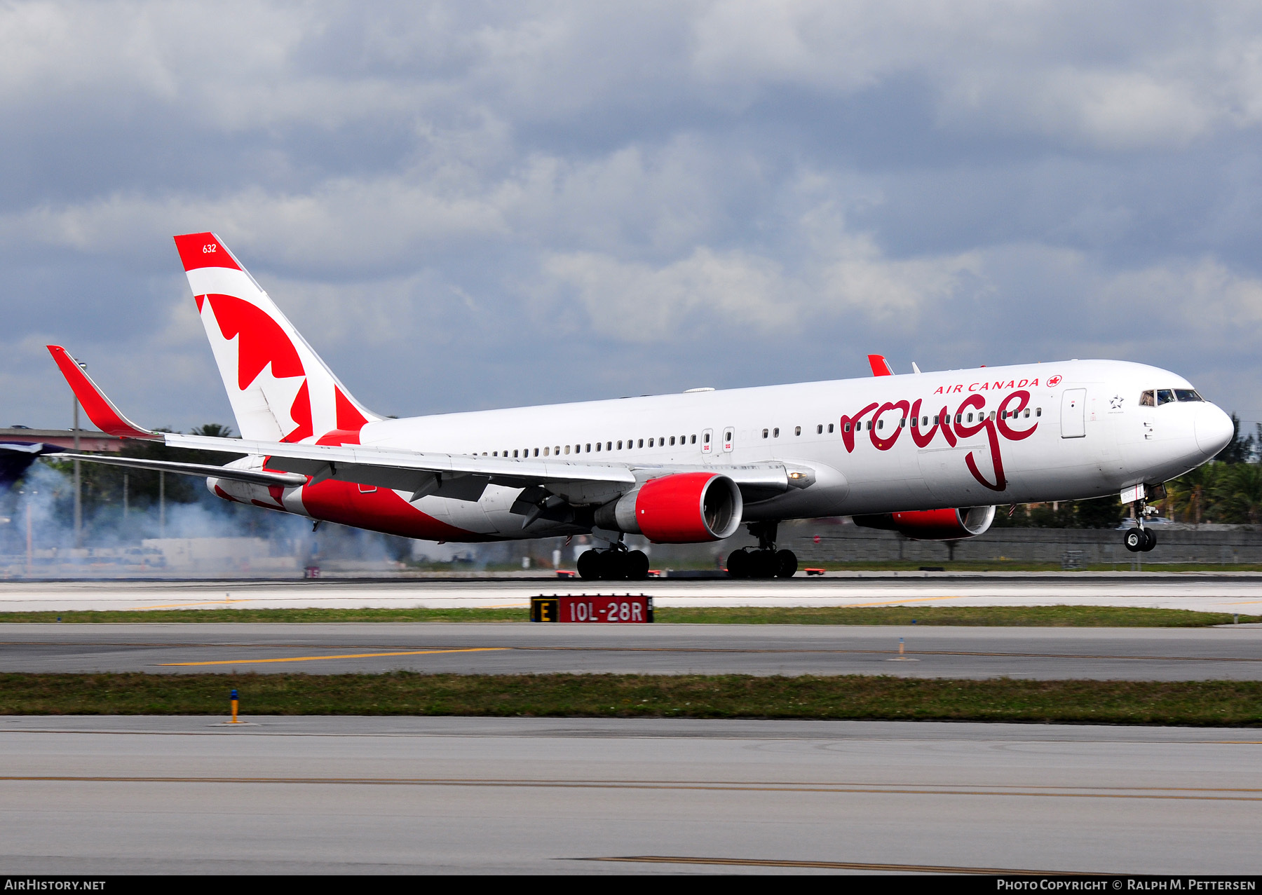 Aircraft Photo of C-FMWQ | Boeing 767-333/ER | Air Canada Rouge | AirHistory.net #44293