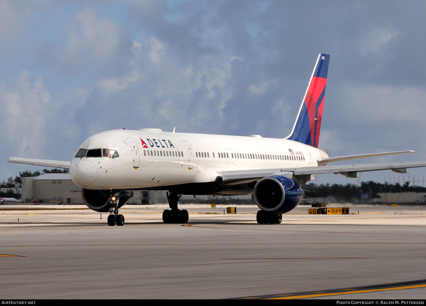 Aircraft Photo of N698DL | Boeing 757-232 | Delta Air Lines | AirHistory.net #44478