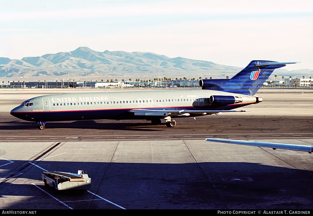 Aircraft Photo of N7269U | Boeing 727-222/Adv | United Airlines | AirHistory.net #44514
