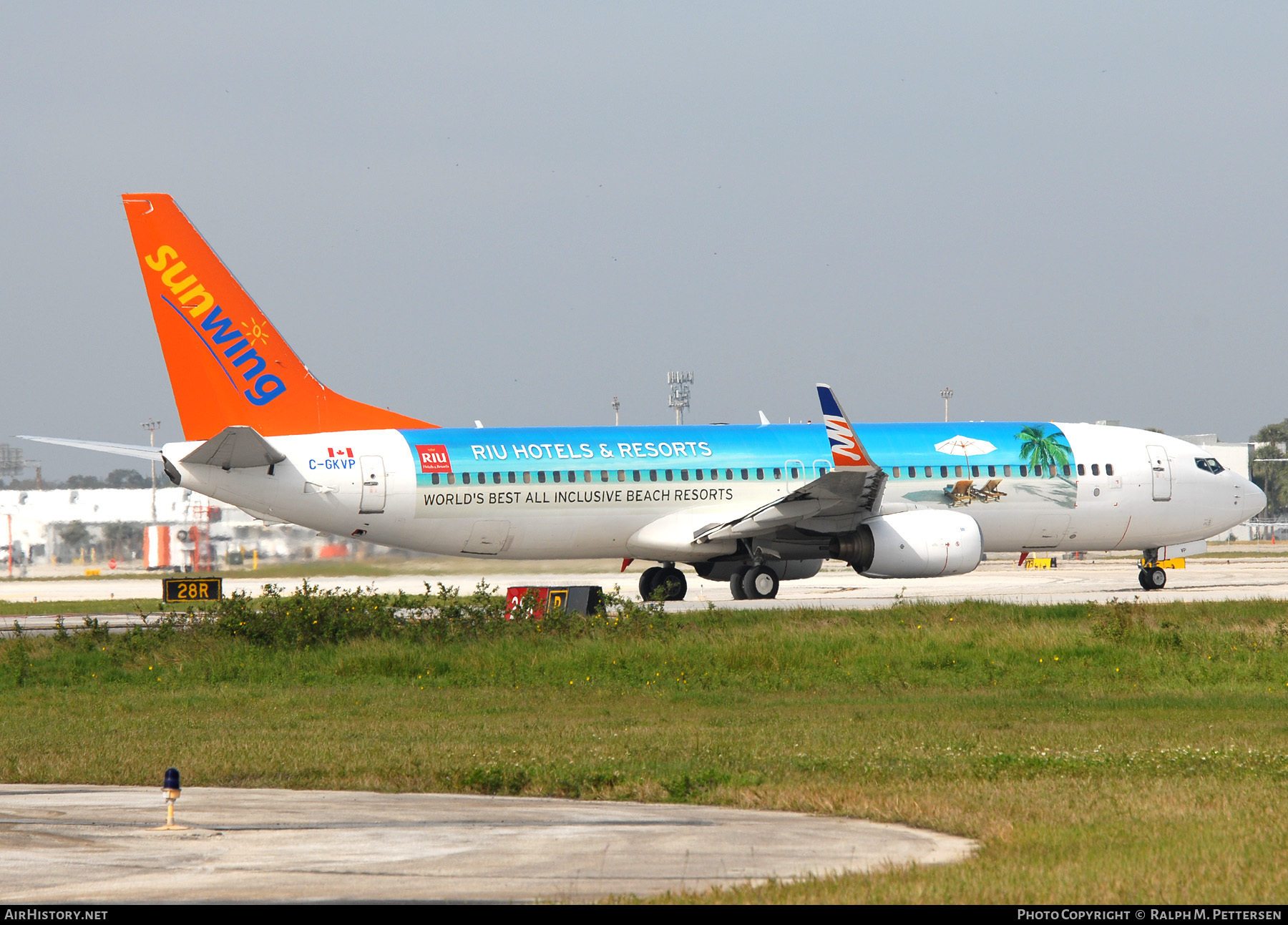 Aircraft Photo of C-GKVP | Boeing 737-8K5 | Sunwing Airlines | AirHistory.net #44782