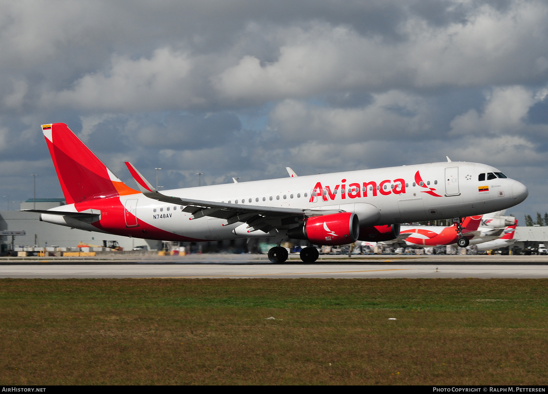 Aircraft Photo of N748AV | Airbus A320-214 | Avianca | AirHistory.net #45027