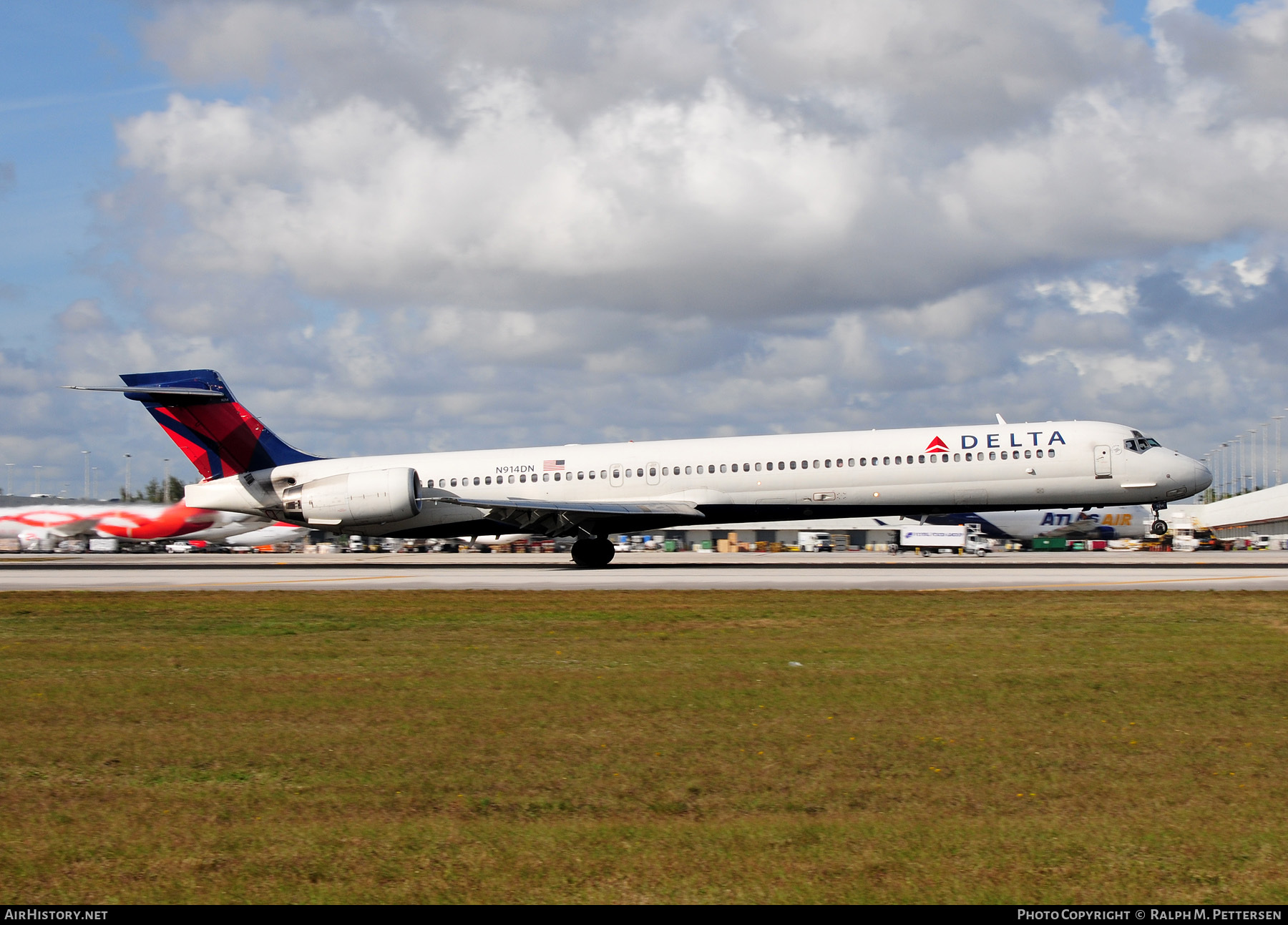 Aircraft Photo of N914DN | McDonnell Douglas MD-90-30 | Delta Air Lines | AirHistory.net #45071