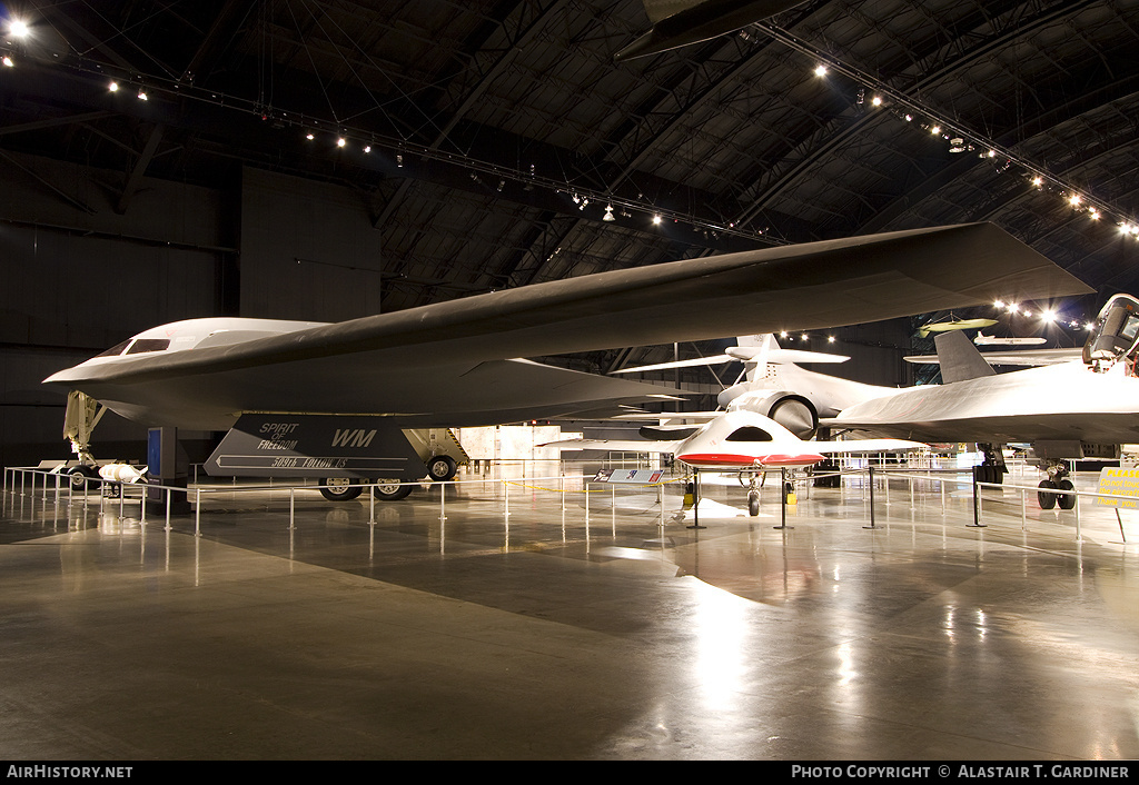 Aircraft Photo of 82-1070 | Northrop Grumman B-2A Spirit | USA - Air Force | AirHistory.net #45155