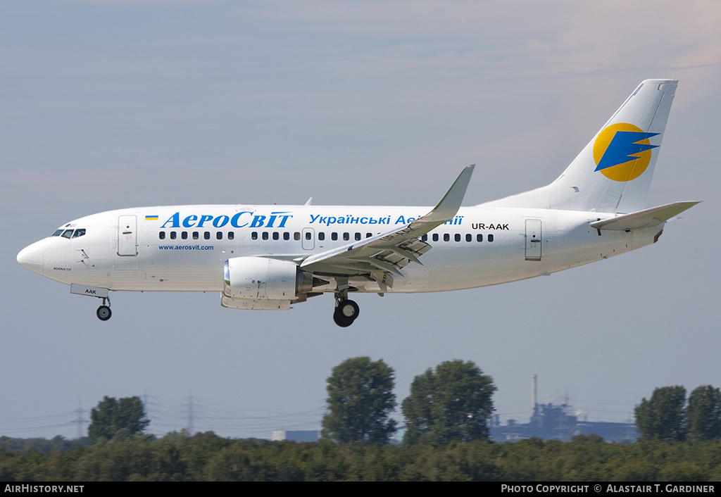 Aircraft Photo of UR-AAK | Boeing 737-548 | AeroSvit Ukrainian Airlines | AirHistory.net #46262