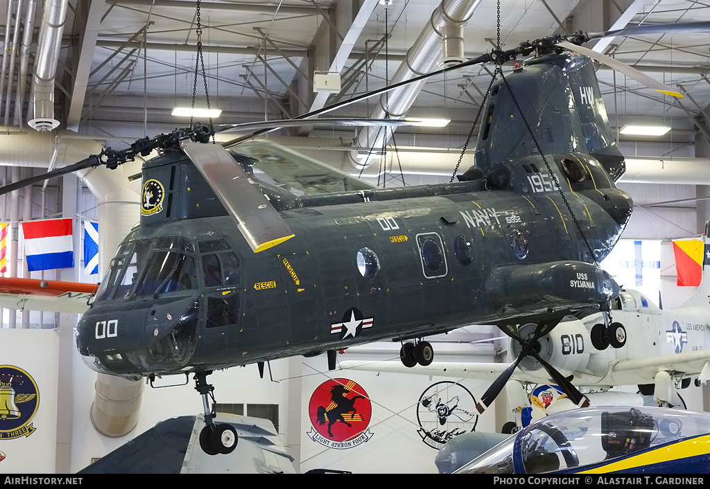 Aircraft Photo of 151952 | Boeing Vertol CH-46A Sea Knight | USA - Navy | AirHistory.net #48899
