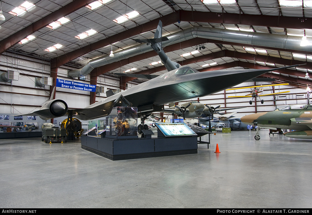 Aircraft Photo of 61-7951 / 17951 | Lockheed SR-71A Blackbird | USA - Air Force | AirHistory.net #48919