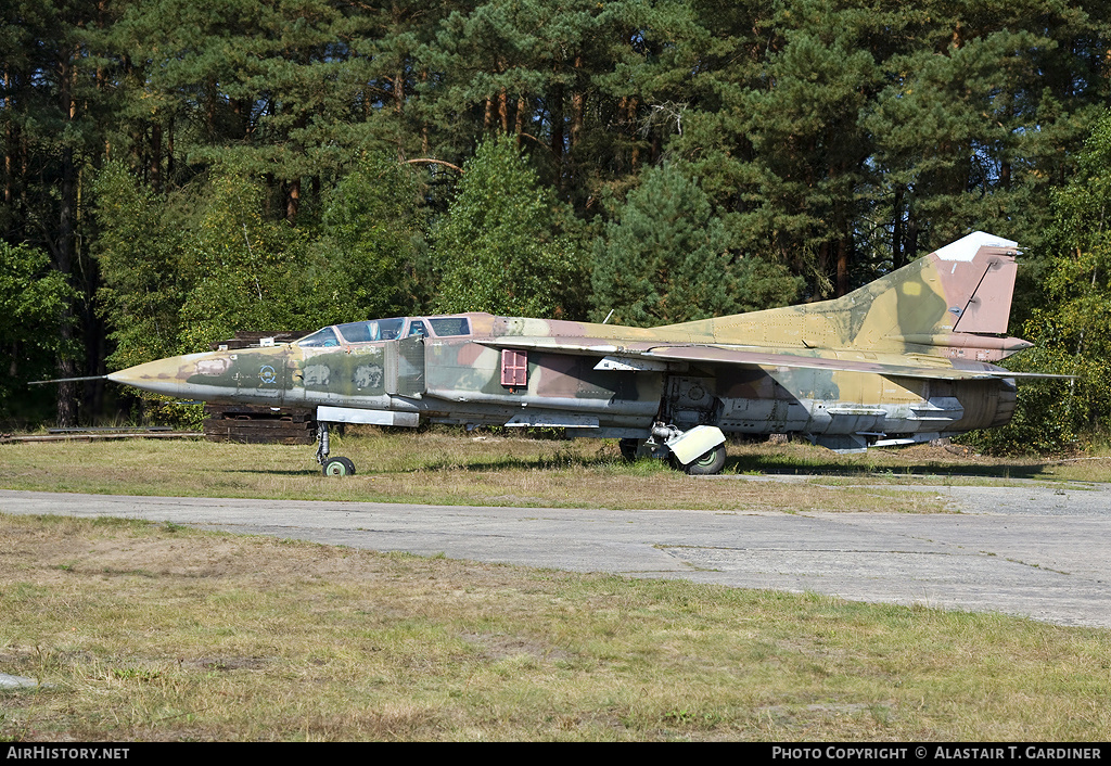 Aircraft Photo of 103 | Mikoyan-Gurevich MiG-23UB | East Germany - Air Force | AirHistory.net #48969