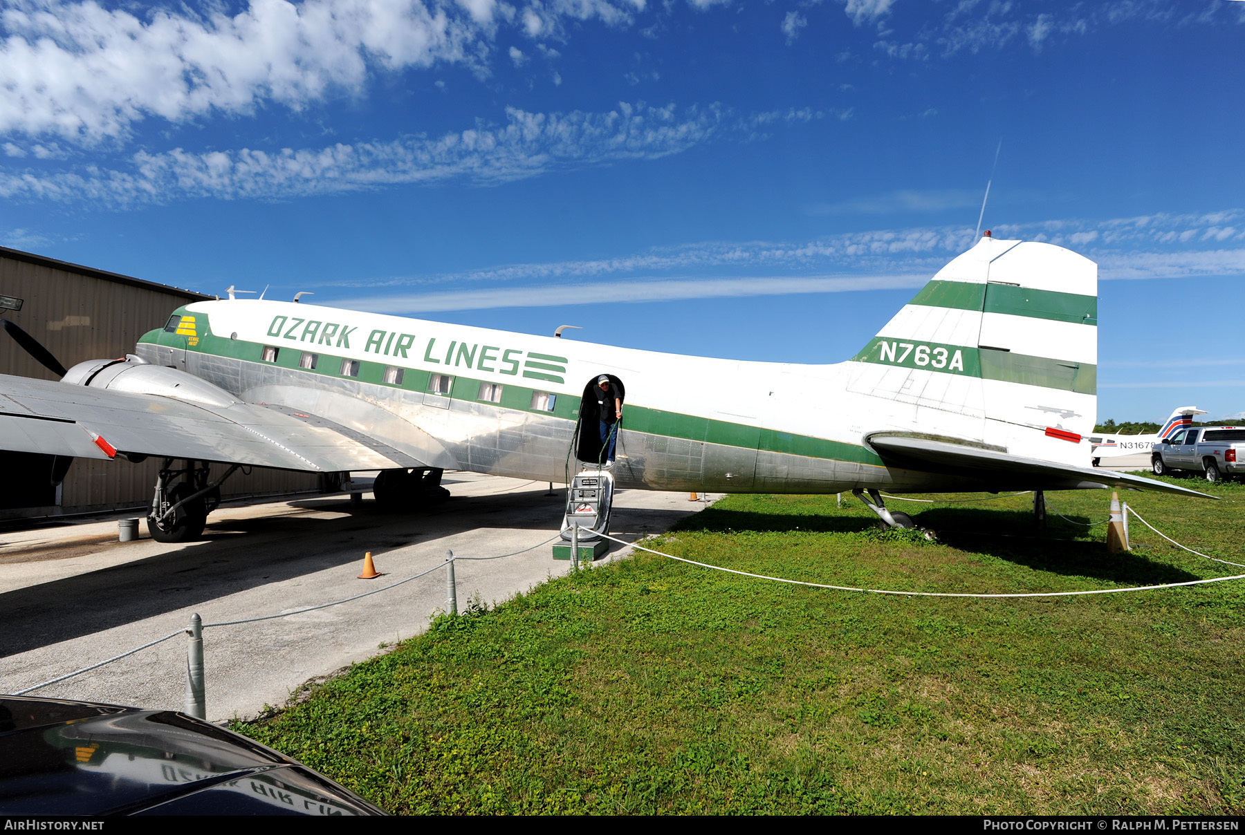 Aircraft Photo of N763A | Douglas DC-3(C) | Ozark Air Lines | AirHistory.net #49213