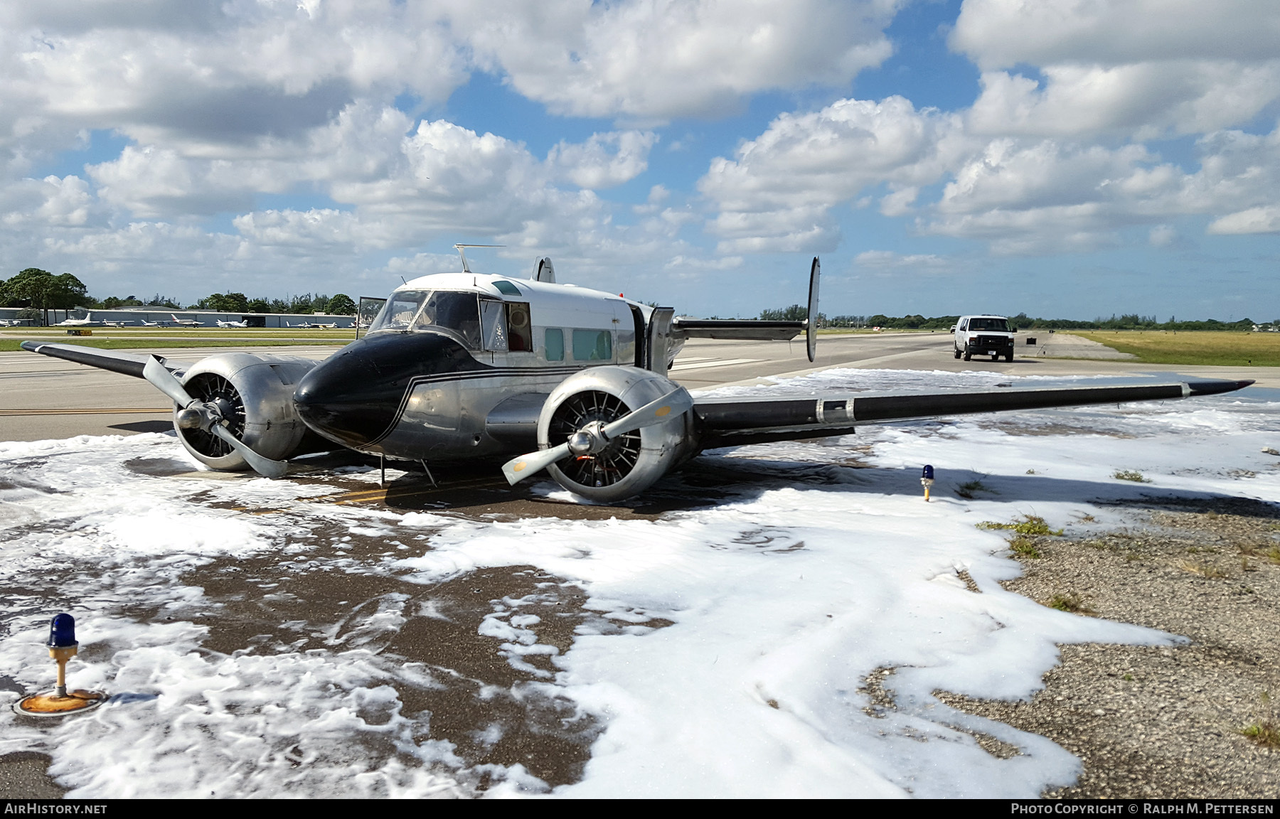 Aircraft Photo of N1480K | Beech G18S | AirHistory.net #49231