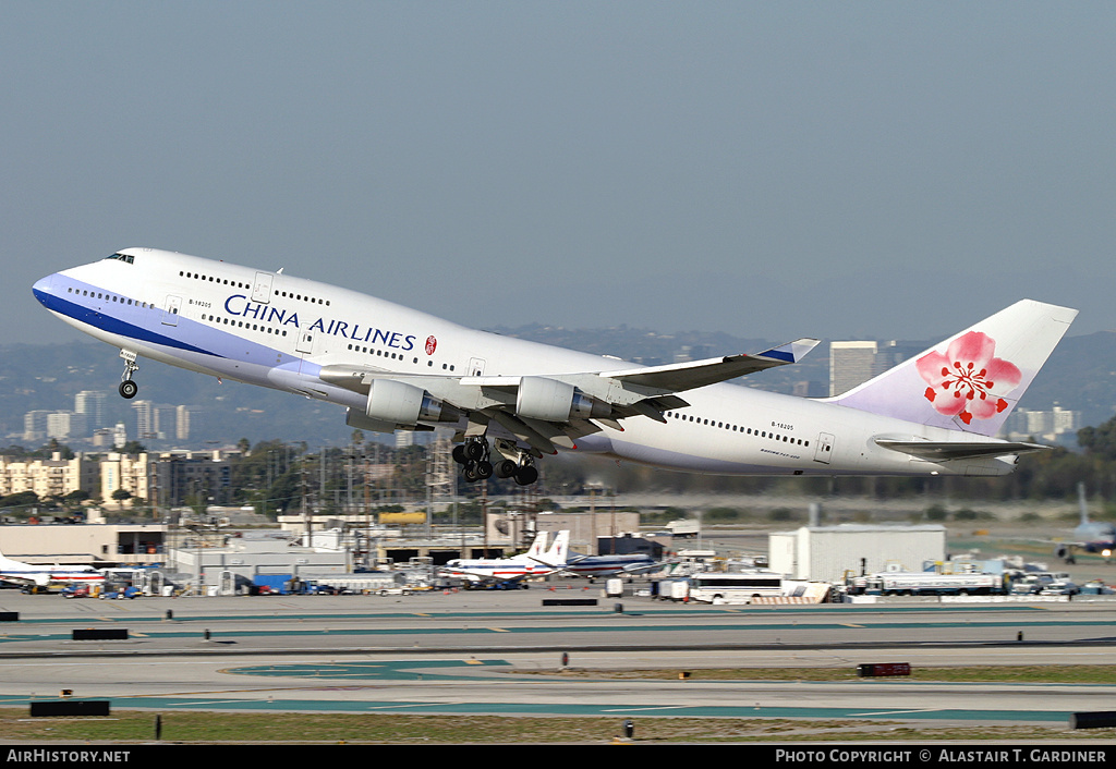 Aircraft Photo of B-18205 | Boeing 747-409 | China Airlines | AirHistory.net #49363