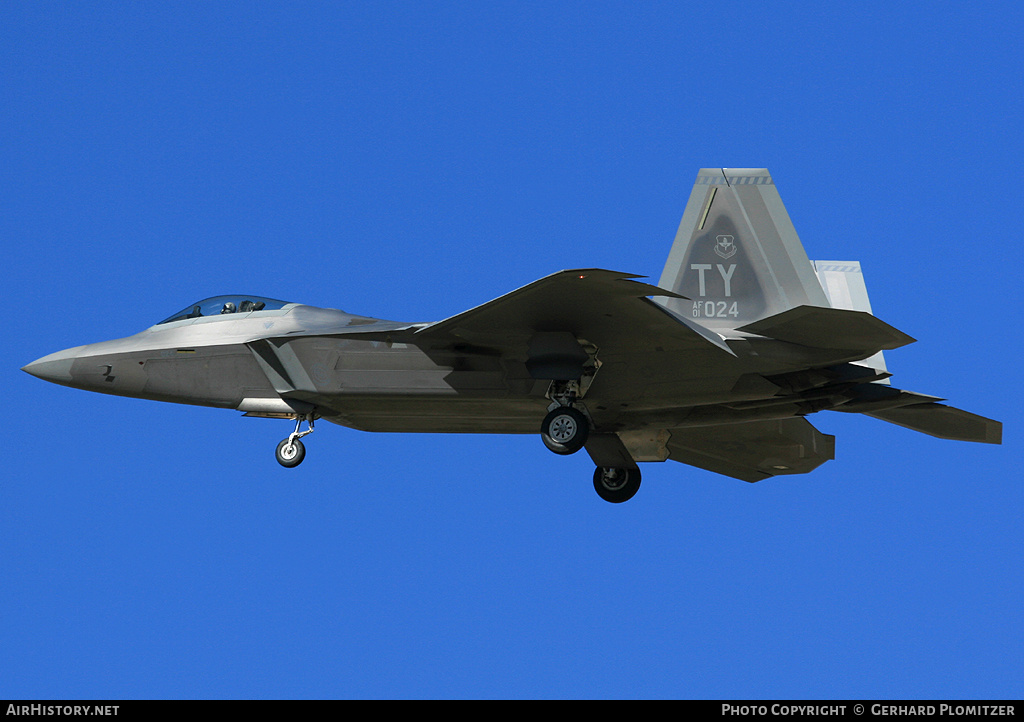Aircraft Photo of 01-4024 / AF01-024 | Lockheed Martin F-22A Raptor | USA - Air Force | AirHistory.net #49384