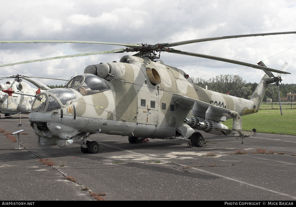 Aircraft Photo of 5211 | Mil Mi-24D | East Germany - Air Force | AirHistory.net #49427