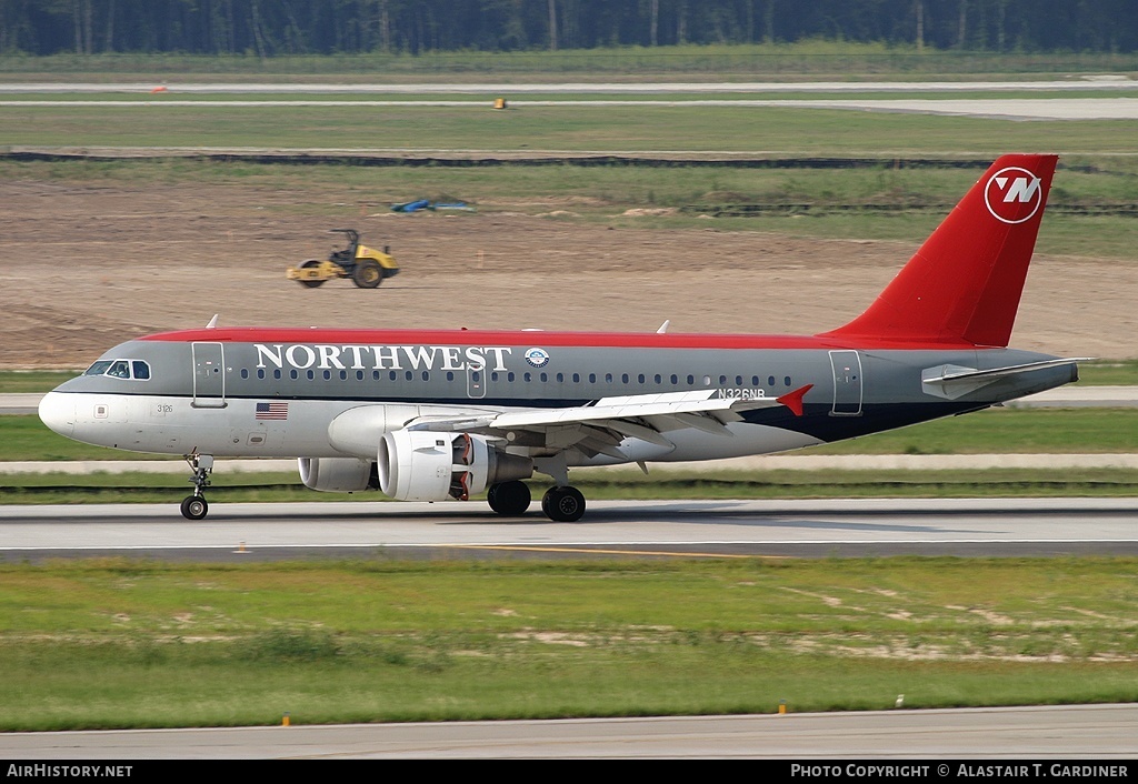 Aircraft Photo of N326NB | Airbus A319-114 | Northwest Airlines | AirHistory.net #49922