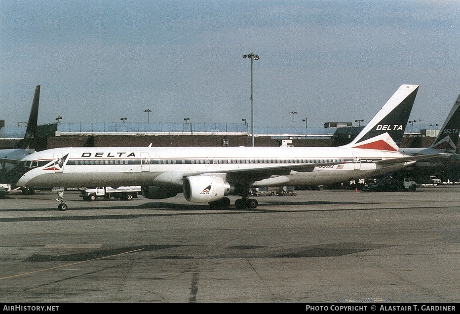 Aircraft Photo of N682DA | Boeing 757-232 | Delta Air Lines | AirHistory.net #50368