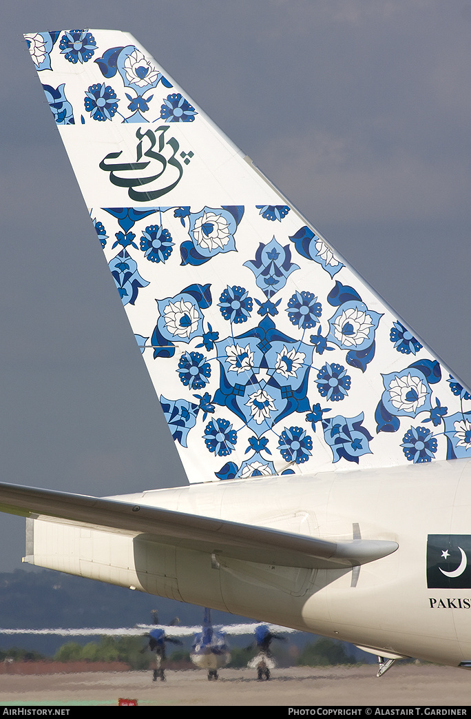 Aircraft Photo of AP-BHV | Boeing 777-340/ER | Pakistan International Airlines - PIA | AirHistory.net #50527