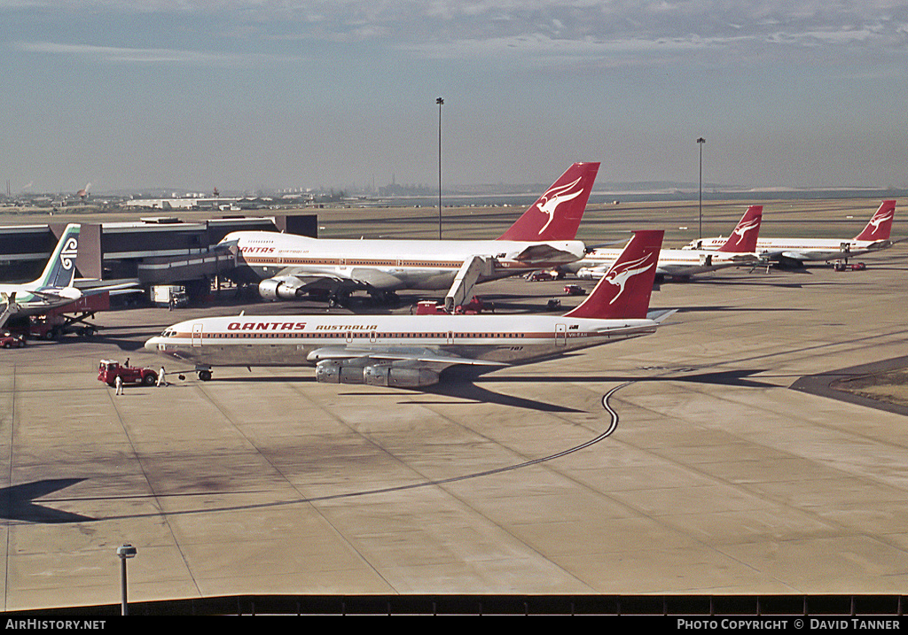 Aircraft Photo of VH-EAH | Boeing 707-338C | Qantas | AirHistory.net #50555