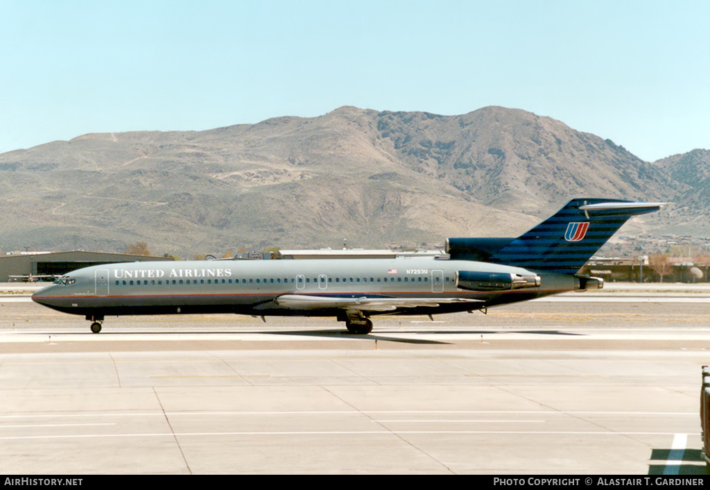 Aircraft Photo of N7253U | Boeing 727-222/Adv | United Airlines | AirHistory.net #50582