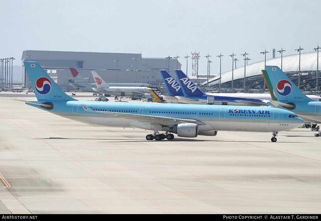 Aircraft Photo of HL7587 | Airbus A330-323 | Korean Air | AirHistory.net #50965