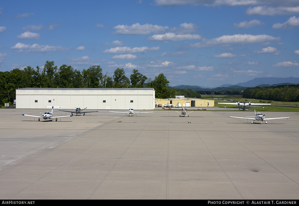 Airport photo of Sevierville / Gatlinburg - Pigeon Forge (KGKT / GKT) in Tennessee, United States | AirHistory.net #51598