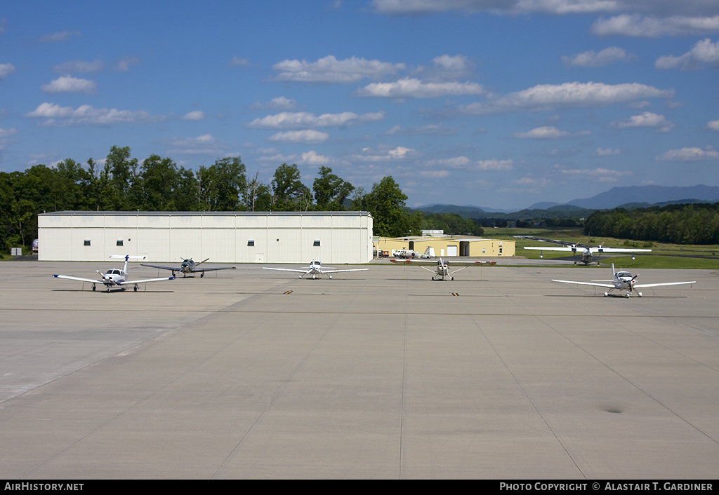 Airport photo of Sevierville / Gatlinburg Pigeon (KGKT / GKT