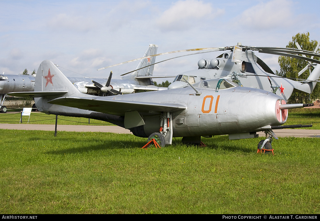 Aircraft Photo of 01 red | Mikoyan-Gurevich MiG-9 | Russia - Air Force | AirHistory.net #51809