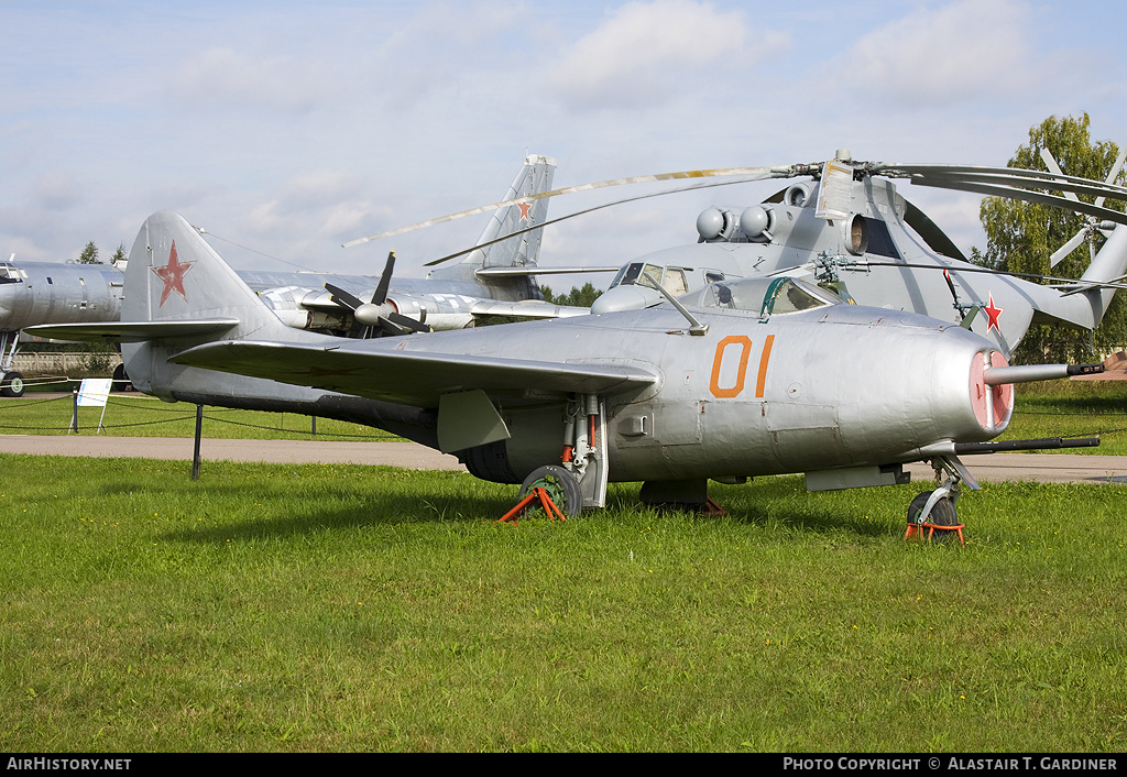 Aircraft Photo of 01 red | Mikoyan-Gurevich MiG-9 | Russia - Air Force | AirHistory.net #51809